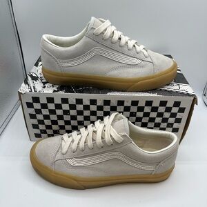 Vans Men's Cream gum bottom size 6
